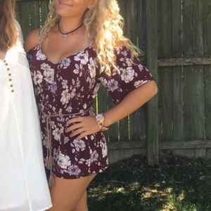⭐️SOLD⭐️ Beautiful maroon flower pattern ROMPER